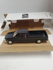1994 Chevrolet C-1500 Extended Cab Black dealer promo 1/25 AMT Ertl