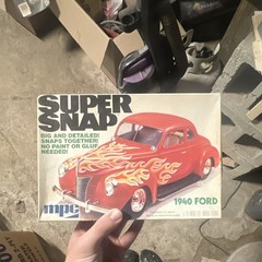 MPC Super Snap 1940 Ford 1/25 Scale Model Kit
