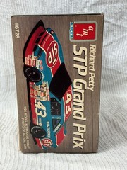 1990 Amt Ertl 43 Richard Petty STP Grand Prix Pontiac 1:25 Model Kit 6728