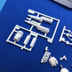 C NOTE Ford 5.0 302 Engine W 4 BBL & HO EFI Intake 1:25 RVL LBR Model Parts
