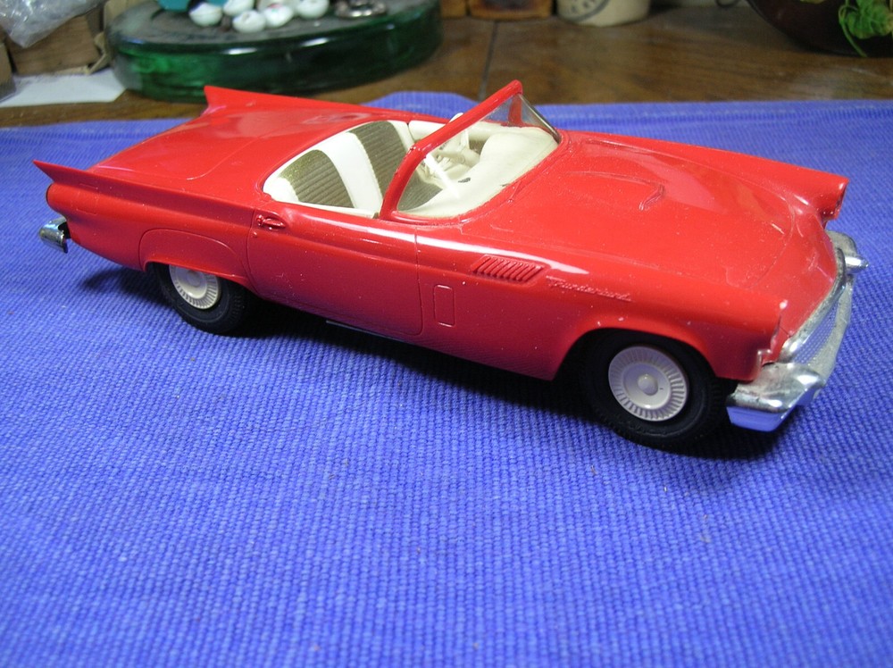 1957 Ford Thunderbird AMT Dealer Promo Car Convertible Red 7″ in length
