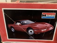 Monogram 1/8 Scale 1985 Corvette Coupe Model Car Kit 2608