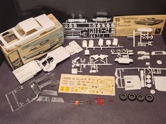 AMT 1965 Ford Thunderbird HT 1/25 Scale Model Kit – Nice Unbuilt Kit, Rough Box