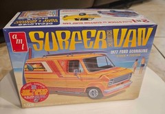 AMT 1229 1977 Ford Surfer Van – Orange