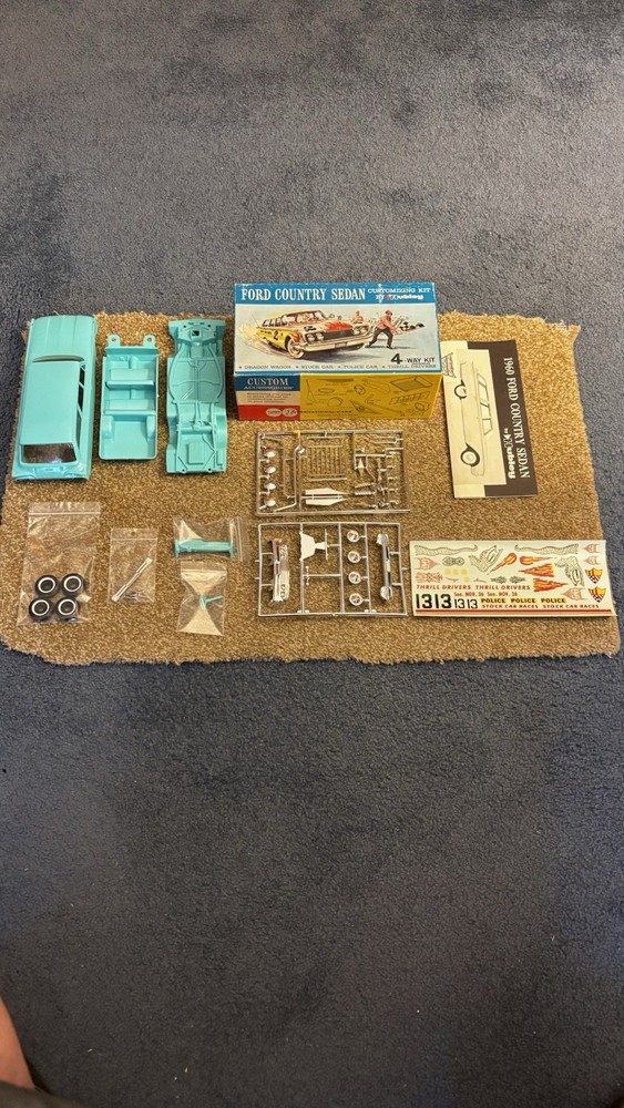 HUBLEY 1960 FORD COUNTRY SEDAN 4-WAY PLASTIC MODEL KIT UNBUILT NMIB 154K-170