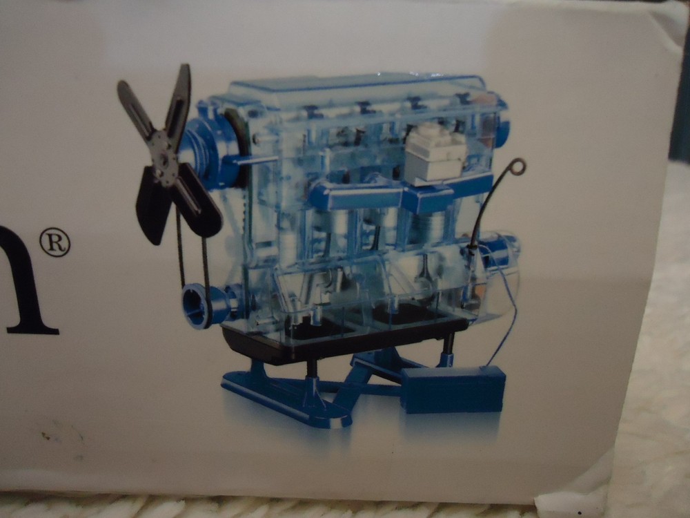 SMITHSONIAN MOTOR WORKS 4 CYLINDER MODEL ENGINE WITH MOVING PARTS ^