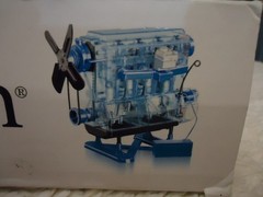 SMITHSONIAN MOTOR WORKS 4 CYLINDER MODEL ENGINE WITH MOVING PARTS ^