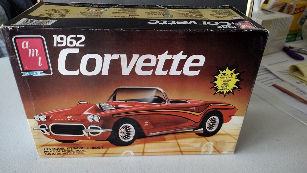 VINTAGE 1986 AMT/ERTL 1962 Corvette Model Kit
