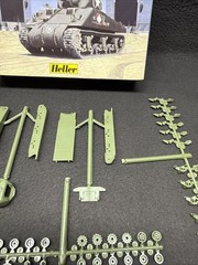Heller 79883 Sherman M4 WWII Allied Forces Tan 1:72 Scale Model Kit New Military