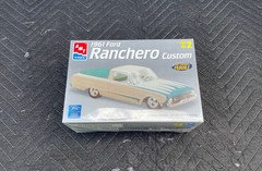 AMT ERTL 1961 Ford Ranchero Custom 1:25 Scale Model Kit Nostalgic Series