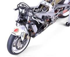 Beemax 1/12 Scale Suzuki RGV-r 500 (XR79) ’93 WGP500 Champion Model Kit #BX13001