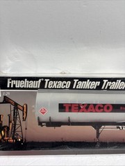 AMT Ertl 30063 1/25 Scale Fruehauf Texaco Tanker Trailer Plastic Model Kit