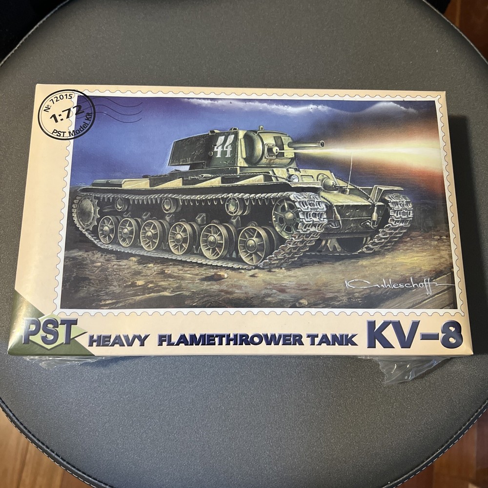 NIB PST MODEL KIT #72015 HEAVY FLAMETHROWER TANK KV-8