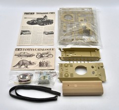 Tamiya Panther Panzerkampfwagen V Sd.Kfz.171 Ausf. A 1:35 Scale Motorized Kit