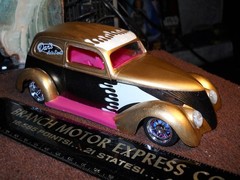 Lindberg 1:25 ’38 Custom Ford Van/Delivery Beautiful Built Old Model Car. !!