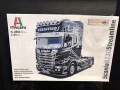 ITALERI 3952 SCANIA R730 STREAMLINE SHOW TRUCK-NIB-1:24 SCALE