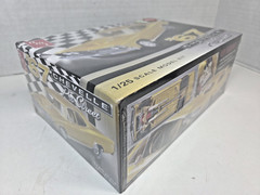 AMT 1967 Chevy Chevelle Pro Street 1:25 Scale Model Car Kit #876/12 New Sealed