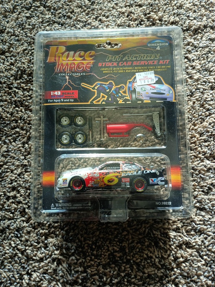 Mark Martin NASCAR Race Image Pit Action Valvoline 1:43 Diecast Car Service Kit