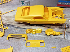 Monogram 1970 Boss 302 Mustang 1:24 scale Model kit opned box no directions
