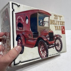 Amt ’23 “T” Delivery Van Retro Deluxe Edition Nestle 1:25 Model Kit Sealed