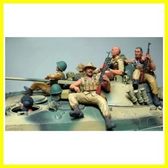 1/35 Scale Die-Cast Resin Model Kit Soviet Army Tank Crew in Afghanistan 7 Fi…