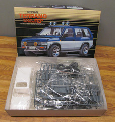 Aoshima NISSAN Terrano 4 Door V6 – 3000 R3 1:24 Scale Urban Custom Model Kit NOS