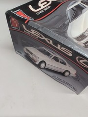 AMT ERTL Lexus LS400 Sedan 1:24 Scale Model Kit 6002 New Open Box Sealed Parts