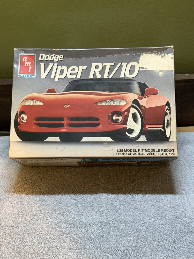 AMT Ertl Dodge Viper RT/10 1:25 Model Kit 6808 Open Box Complete 1992