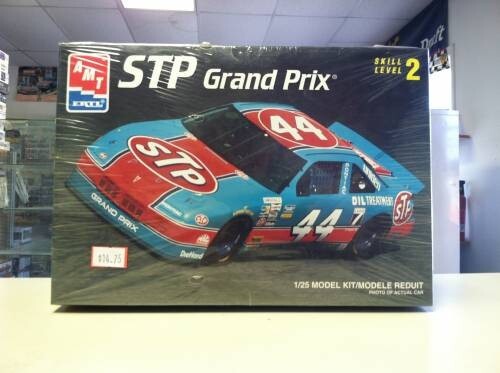 AMT 6892 STP Grand Prix 1/25 model kit
