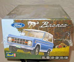 SEALED FORD BRONCO 1960s REVELL MODEL #85-4320