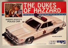 AMT 707 Dukes Sheriff Rosco’s Dodge Monaco Police Car kit 2009, Sealed (B263)