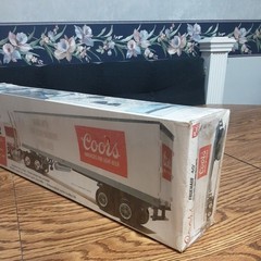 Coors Fruehauf Reefer #5203 40′ Trailer 1/25 Scale Kit AMT