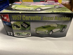 AMT ERTL 1957 Corvette Street Machine 1:25 Scale Model Car Kit Open 8213