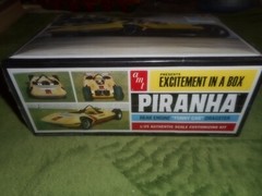AMT 1122, 1/25 PIRANHA REAR ENGINE DRAGSTER PLASTIC MODEL KIT, AS IS