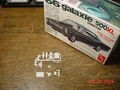 AMT 1966 Ford Galaxie 500 XL Engine Parts 1/25 1298