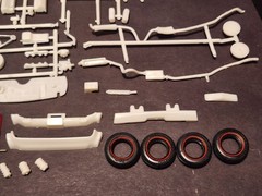 AMT 1969 Ford Thunderbird HT 1/25 Scale Model Kit – Nice Unbuilt Kit, Fair Box