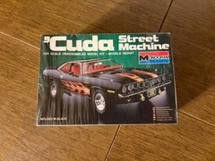SEALED MONOGRAM CUDA BLACK STREET MACHINE SCALE 1:24 MODEL #2701. GREAT LOOKING