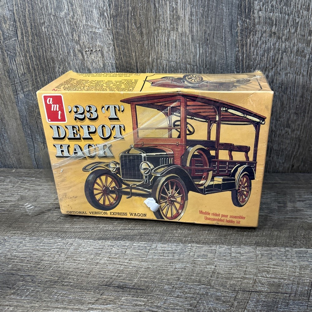 AMT 1923 Ford Model T Depot Hack 1:25 Scale Plastic Model Kit 1237 NIB