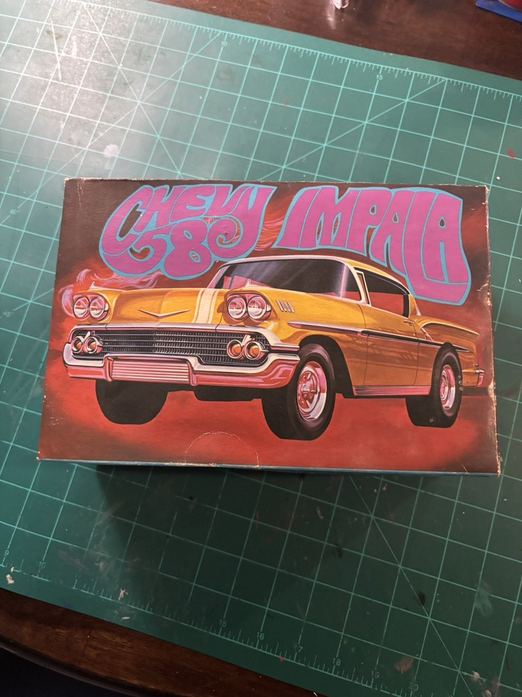 AMT T273 1958 Chevy Impala Hardtop Vintage Car Model KIT 1/25 Open Box
