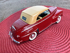 REVELL 1/25 1948 FORD CONVERTIBLE FACTORY BUILT UP BOX ART STUDIO DISPLAY MODEL