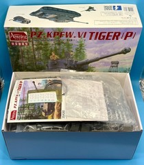Amusing Hobby 35A061 1/35 Pz.Kpfw.VI Tiger(P)”Truppenübungsfahrzeu” Brand New