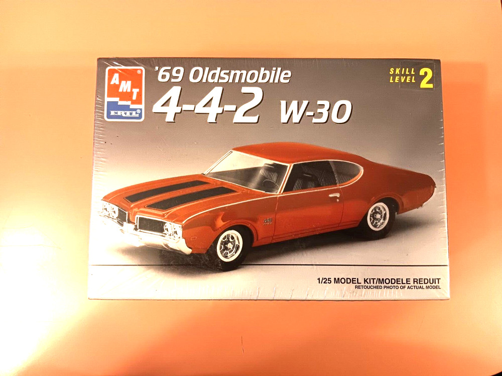 Vintage – AMT- Model Kit #8232- 1969 Oldsmobile 4-4-2, NIB Last One