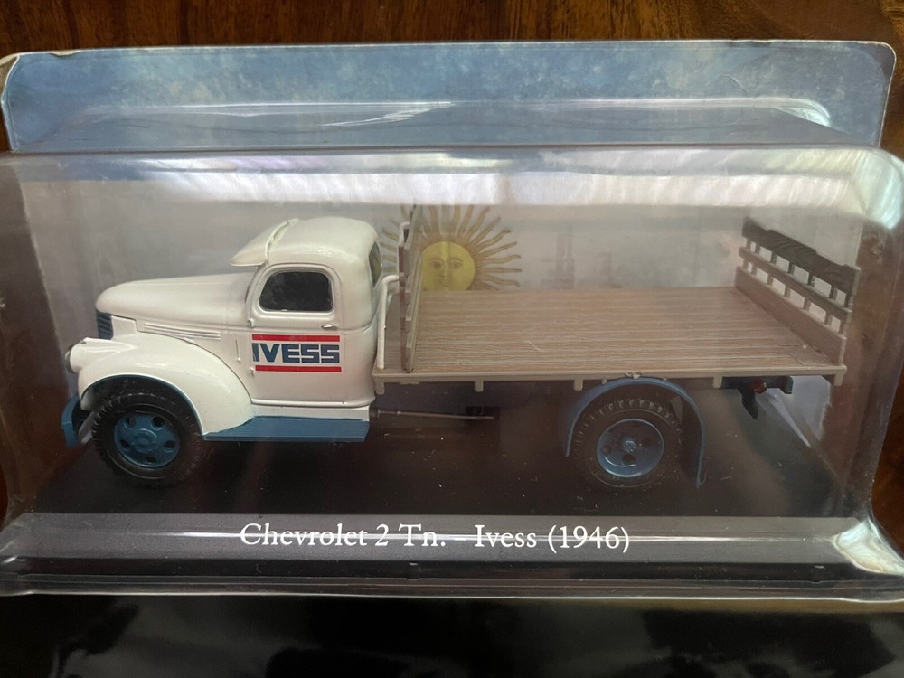UNUSED CHEVROLET 2 TN IVESS 1946 SCALE DIECAST MODEL 1:43 BROCHURE & BUBBLE