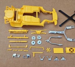 Monogram 1/24 1987 CHEVY CORVETTE ROADSTER INDYCAR OFFICIAL PACE CAR CHASSIS