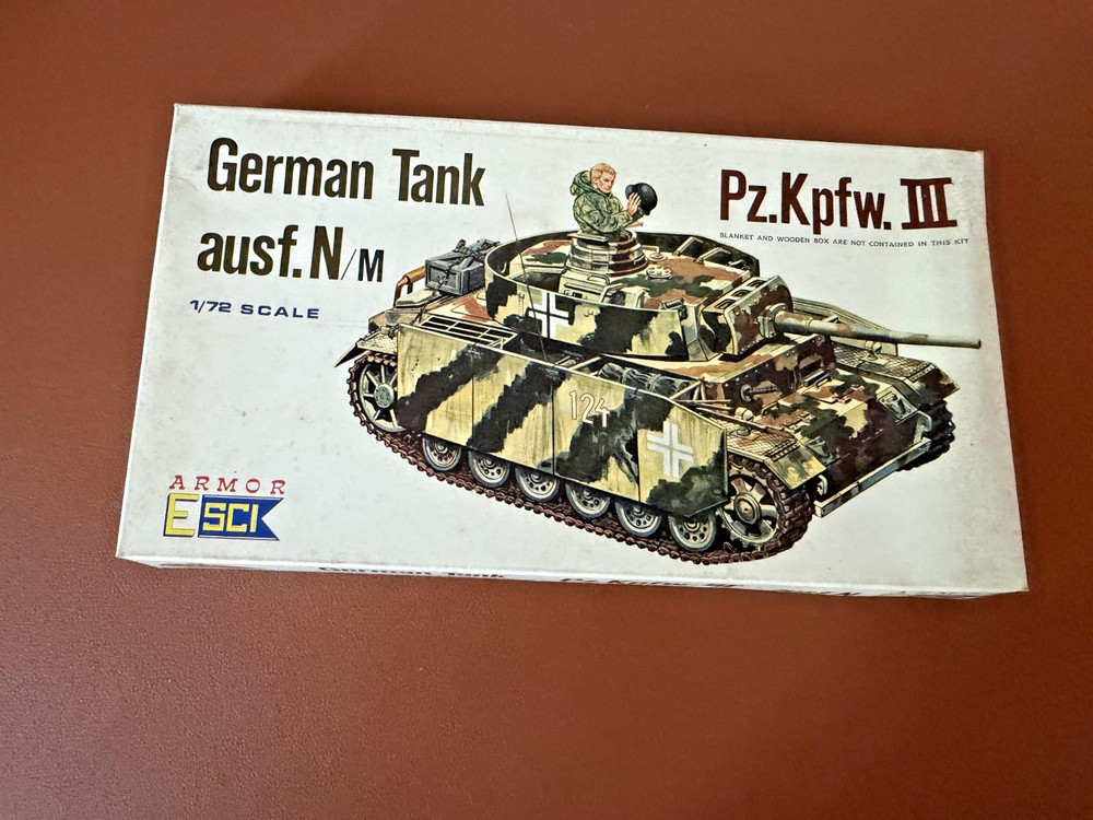 ARMOR #8021 Pz.Kpfw.III German Tank ausf.N/m Model kit. 7283