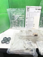 AMT Street Custom 1977 Ford Mustang II Model Kit 1:25 Skill 2 38276