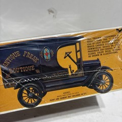 Amt ’23 “T” Delivery Van Retro Deluxe Edition Nestle 1:25 Model Kit Sealed