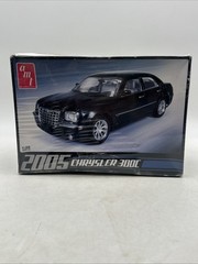 AMT 2005 Chrysler 300C 1:25 Scale Plastic Model Car Kit (2019)(See Desc)