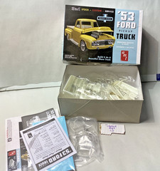 AMT Round2Model AMT#882/12 ‘53 Ford Pick-up model kit sealed contents 1:25