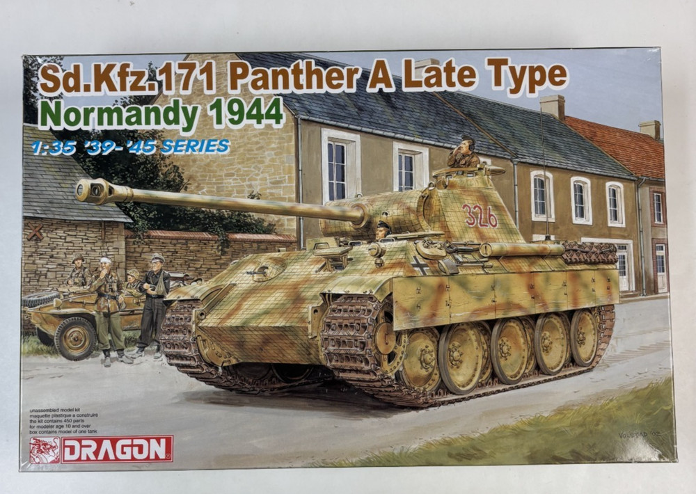 1/35 Dragon SD.Kfz.171 Panther A Late Type Normandy 1944 with 4 extras